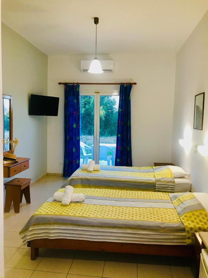 Room In Studio - Studio Banos Apartments And Swimming Pool 로다 외부 사진