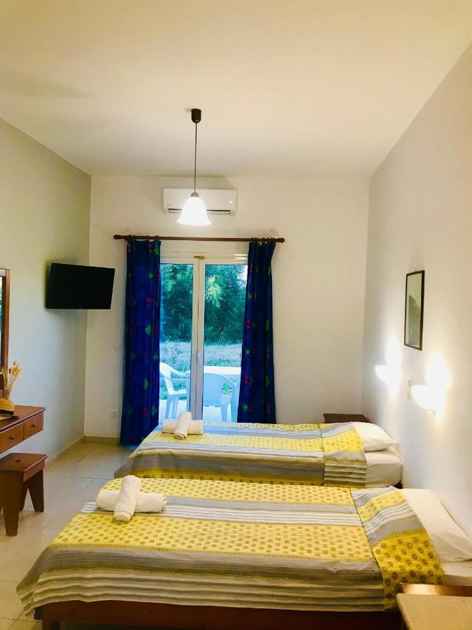 Room In Studio - Studio Banos Apartments And Swimming Pool 로다 외부 사진