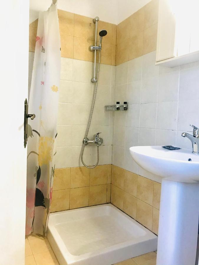 Room In Studio - Studio Banos Apartments And Swimming Pool 로다 외부 사진