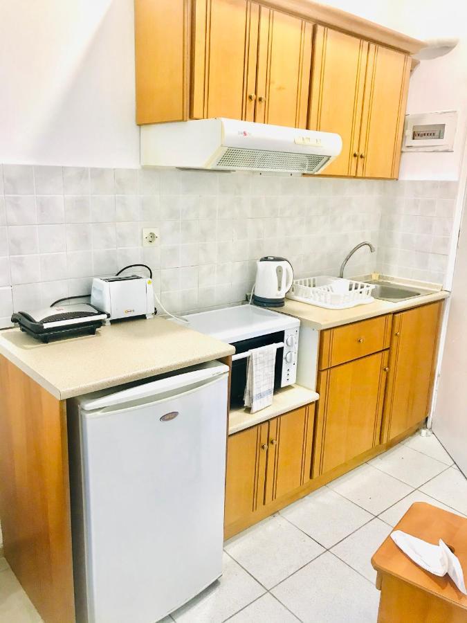 Room In Studio - Studio Banos Apartments And Swimming Pool 로다 외부 사진