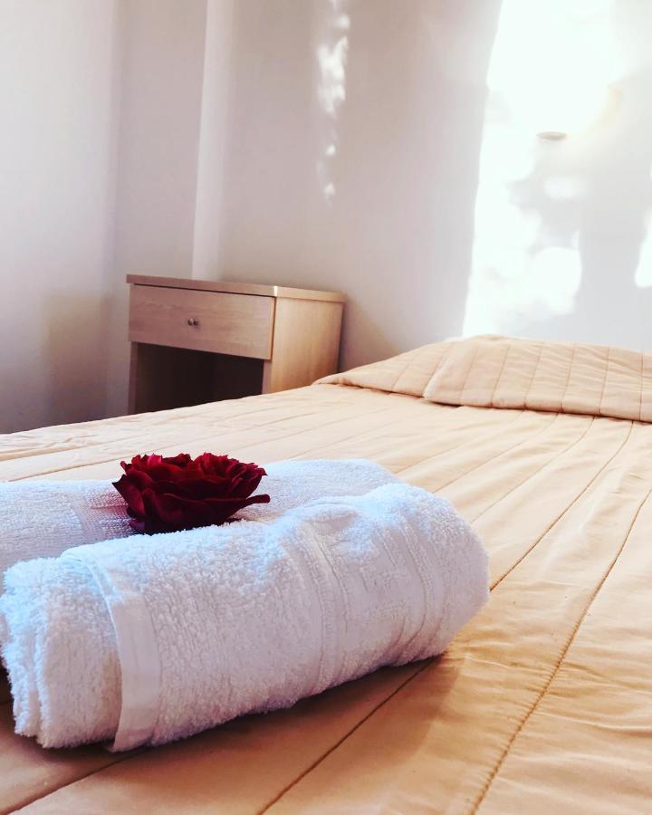 Room In Studio - Studio Banos Apartments And Swimming Pool 로다 외부 사진