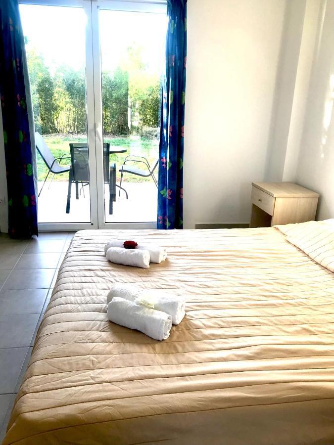 Room In Studio - Studio Banos Apartments And Swimming Pool 로다 외부 사진